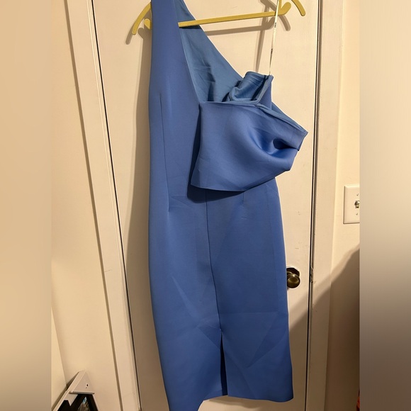 ASOS DESIGN Tall fallen shoulder pleat midi dress in parisian blue - Picture 3 of 6